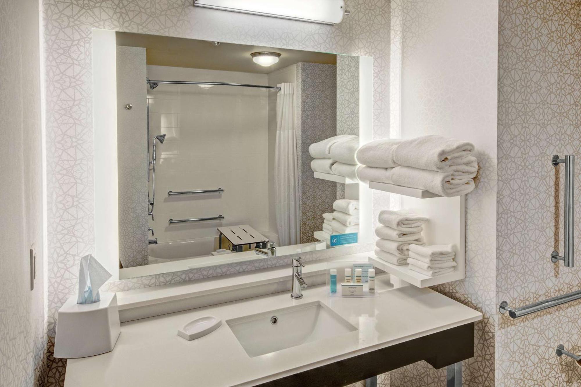 Hampton Inn Fresno Airport מראה חיצוני תמונה