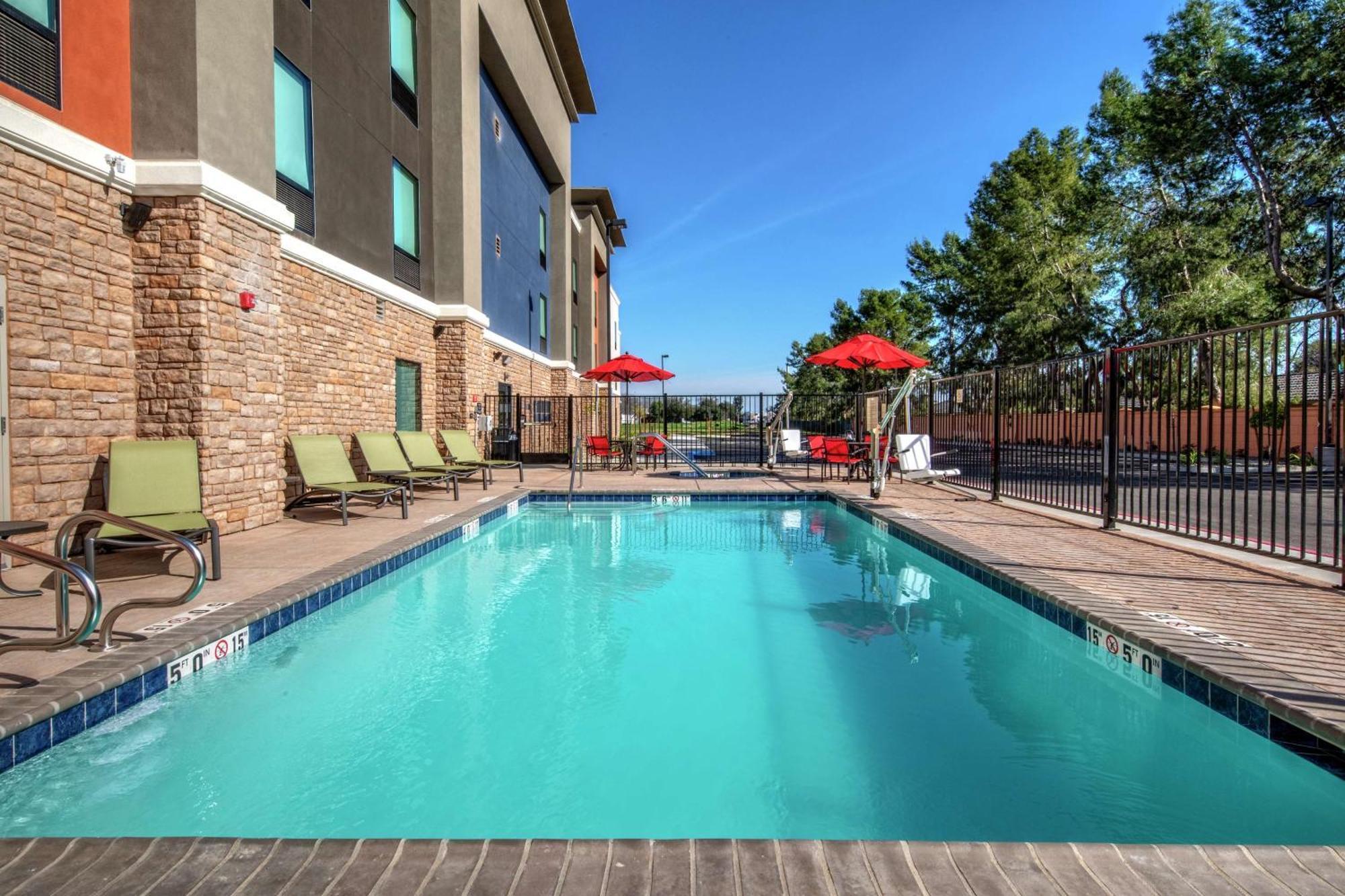 Hampton Inn Fresno Airport מראה חיצוני תמונה